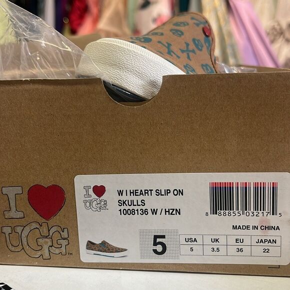 UGG Slip On Skull Shoes Sneakers With Box Grunge Punk Sz 5 Woman’s - Picture 8 of 8